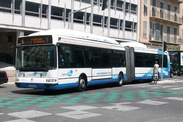 Irisbus_Agora_L_Lignes_d'Azur_6a.jpg